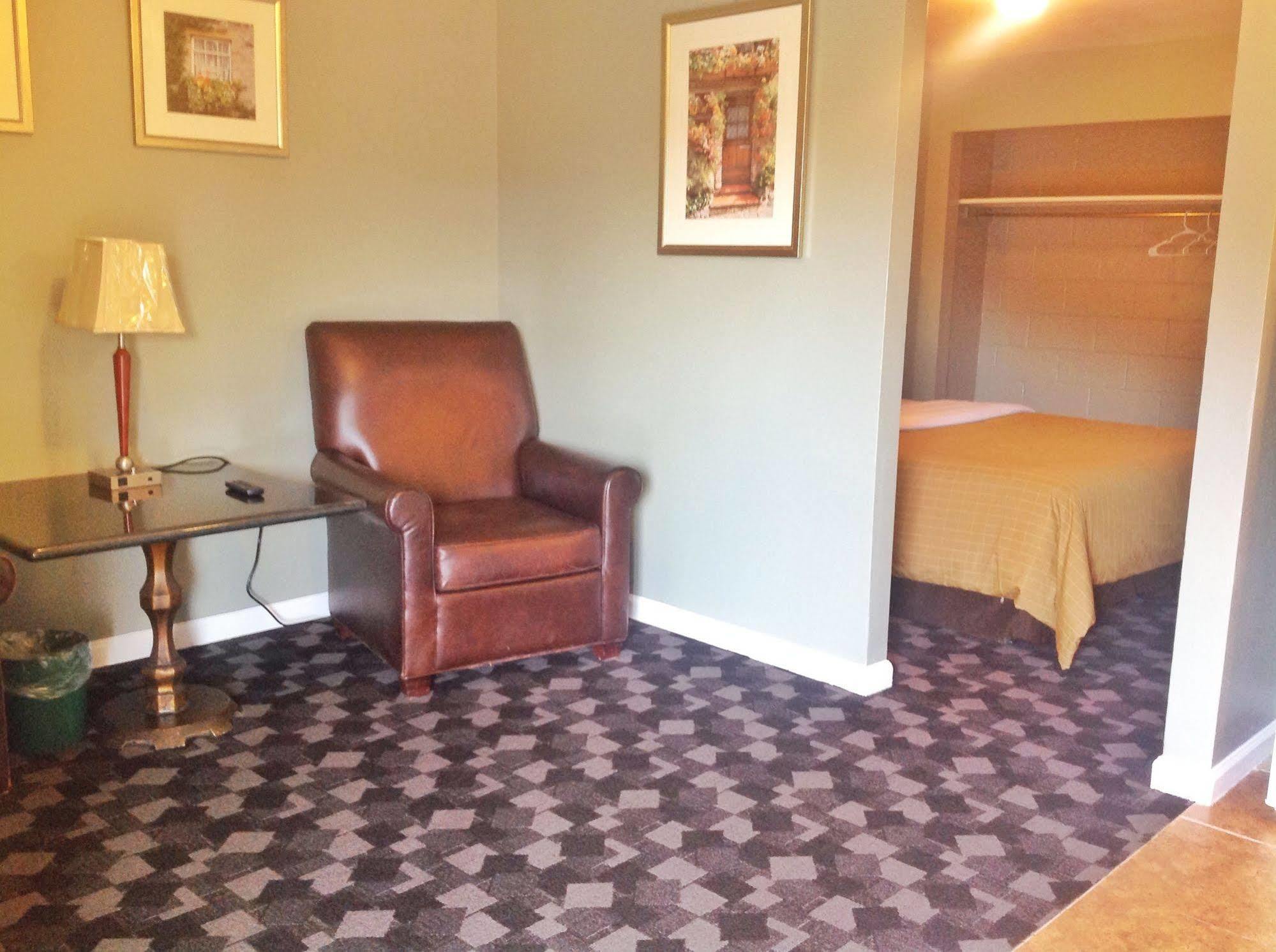 Jefferson Inn And Suites Eksteriør billede